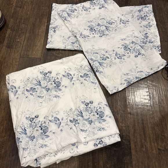Cabbages & Roses London King Duvet Cover plus 2 King Shams Set~Blue/White Floral